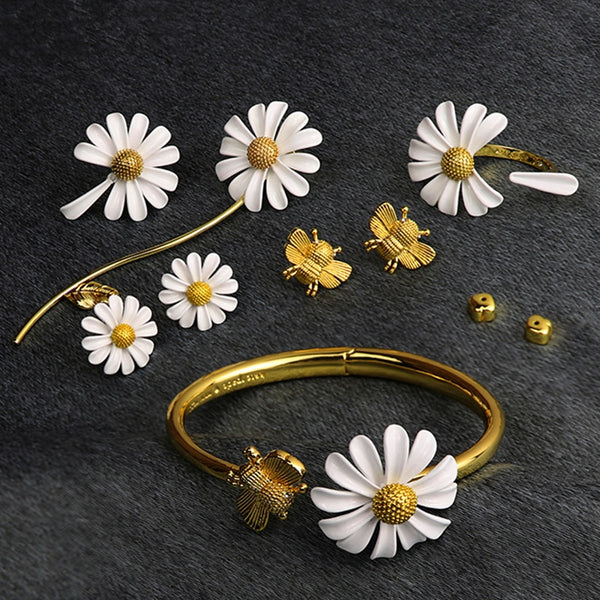 Botanical daisy jewelry